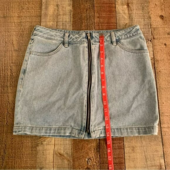 Kendall and Kylie womens size 27 light blue denim mini skirt with zipper - Picture 6 of 6